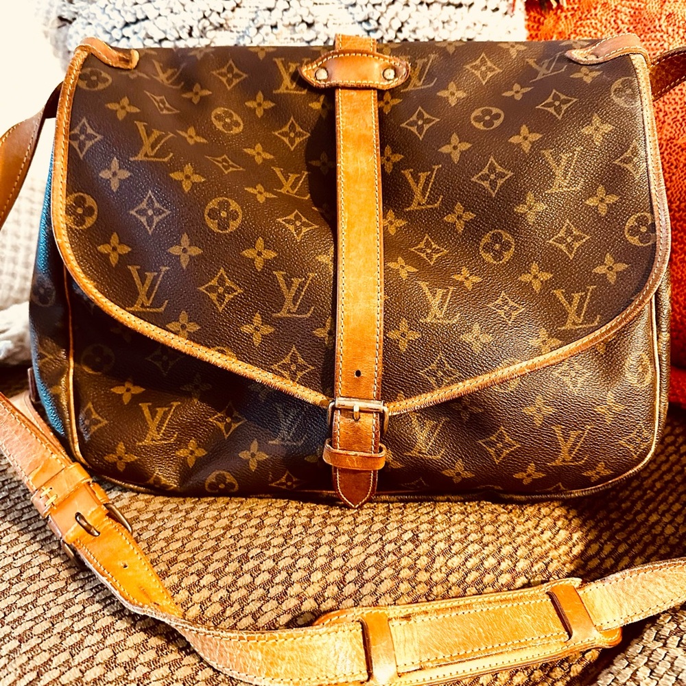🔥Authentic Louis Vuitton Monogram Saumur 35🔥 24 hr sale